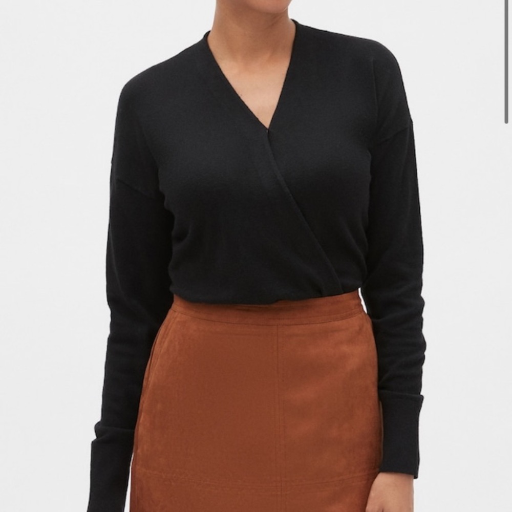 BANANA REPUBLIC WRAP SWEATER